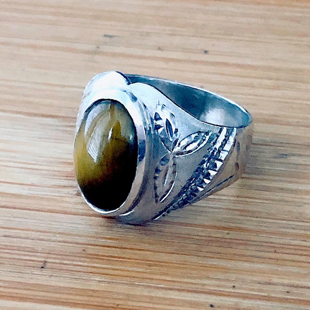 $78  Vintage Estate Silver Tiger Eye Ring  Size 11  Marked SILVER